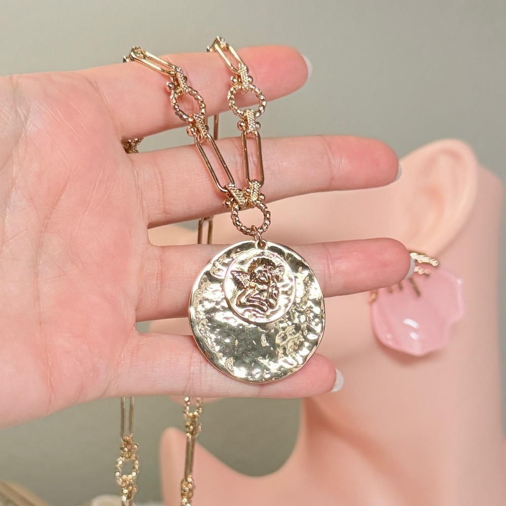 ⚜️ Gold Angel Coin Pendant Necklace 🌷 - Picture 4 of 8